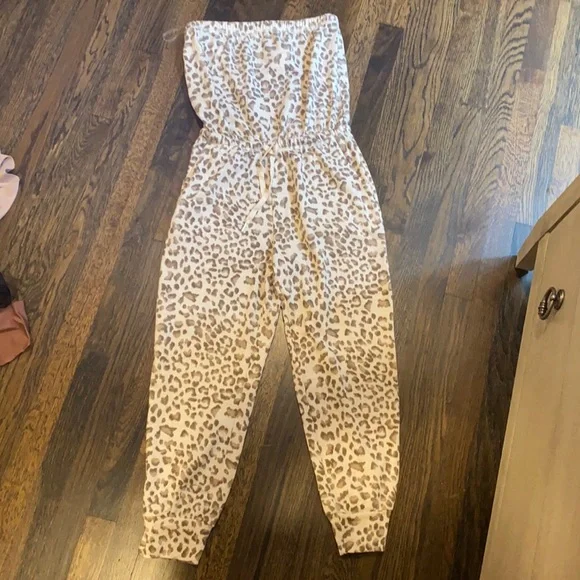 Animal print Strapless Jumpsuit. - Picture 1 of 3